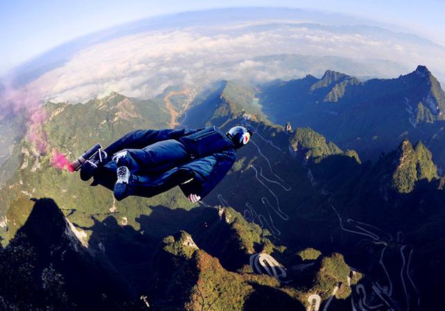 女大学生天门山翼装飞行失联，朋友：不是第一次跳了，难度不大