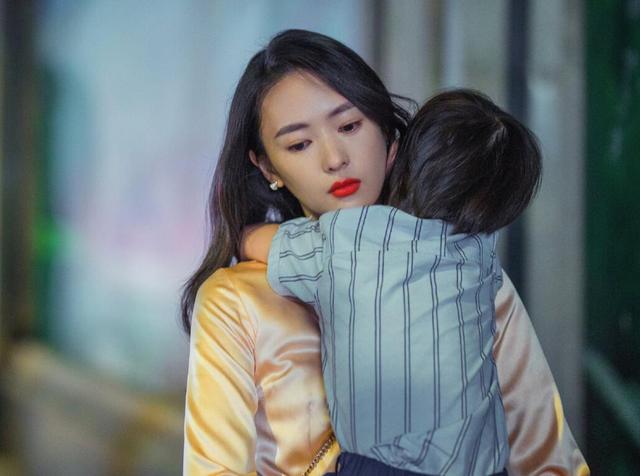 曾被张默打成重伤，遭雪藏5年的童瑶，今捡漏佟丽娅终成人生赢家