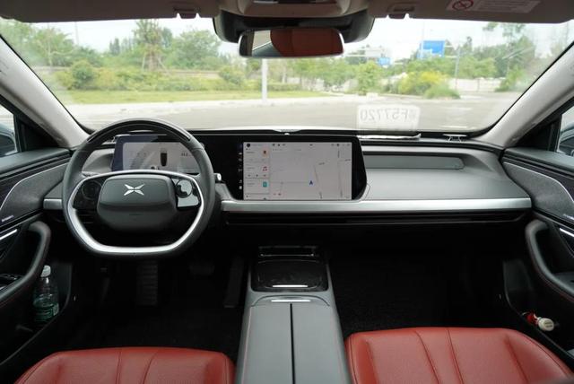 特斯拉慘遭小鵬P7降維打擊，22.99萬起要什么自行車