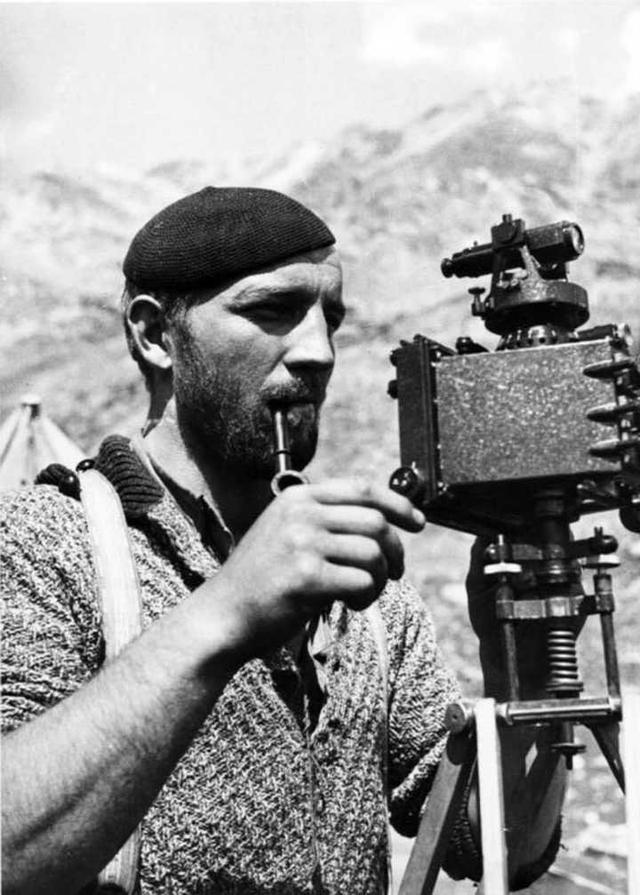 希特勒百忙之中仍对西藏恋恋不忘，两次派间谍