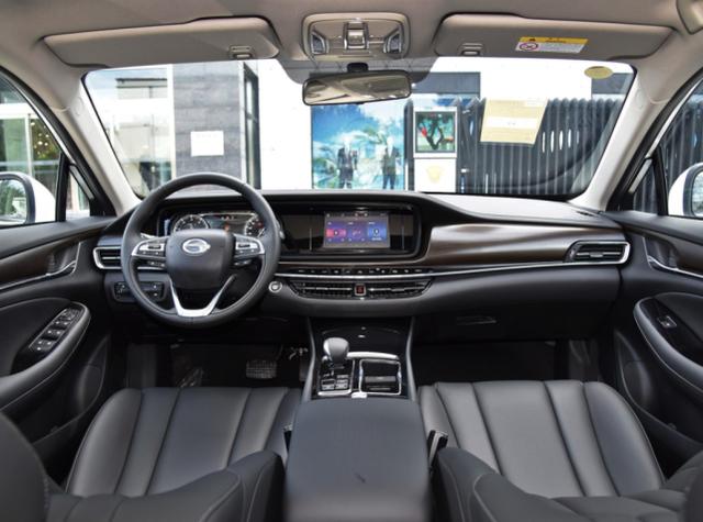 这才是“最亲民”B级车！舒适性媲美雅阁，配真