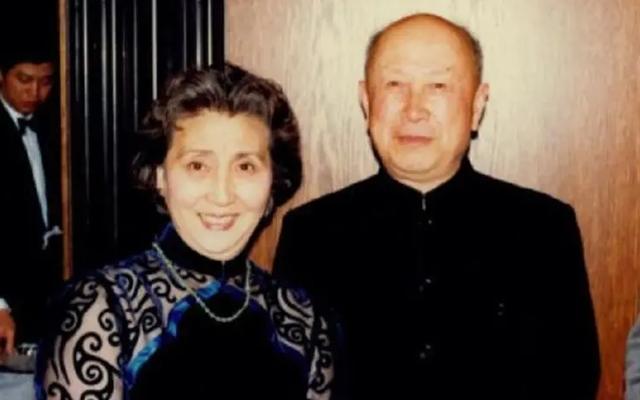 日本女护士嫁给中国将军，64年间从未回家，女儿