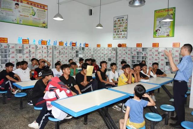 永仁：这堂在餐厅里的法治课很励志