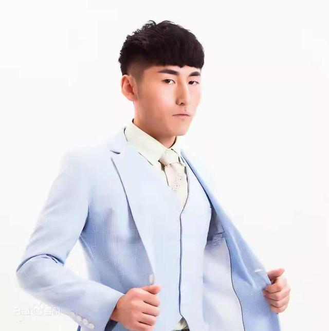 就在昨夜，演员姜涛大闹医院护士站，自称"东北大V",还被官媒吐槽