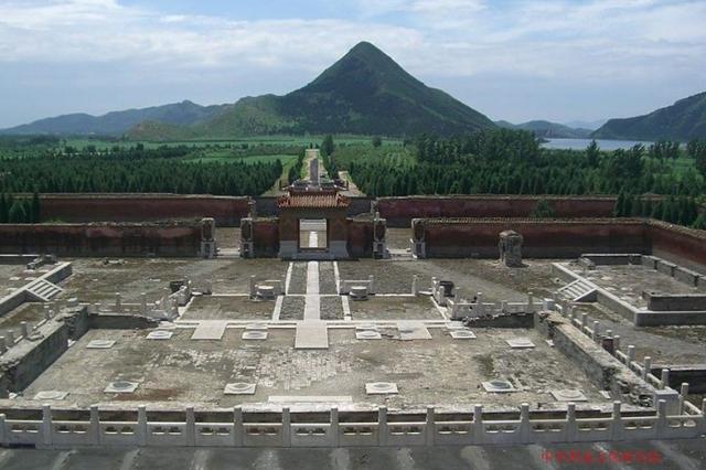 15座清东陵，孙殿英只盗了两座，剩下的是谁盗的