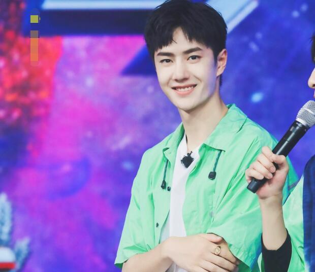 金鹰奖主持阵容曝光，王一博疑取代何炅，搭档