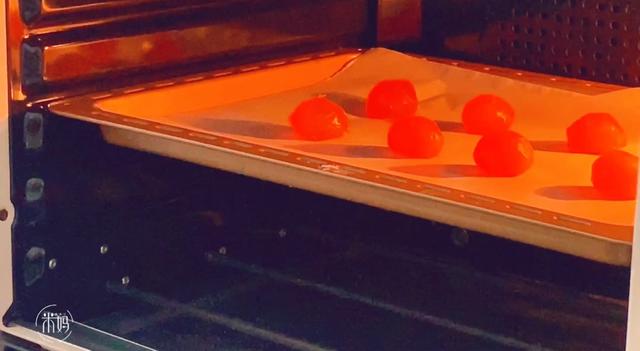 别直接吃咸蛋黄了，教你用咸蛋黄来做饼干，香浓酥脆，越吃越香