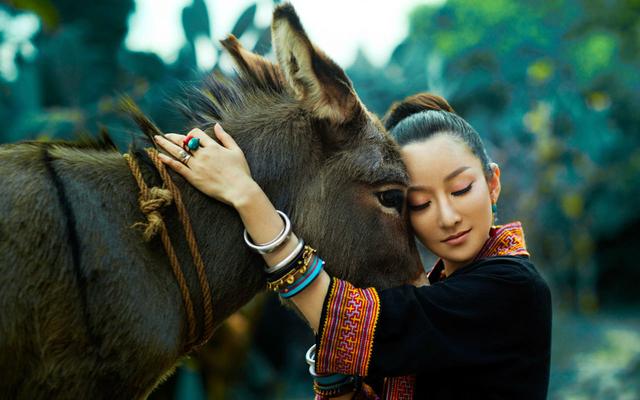 歌唱敢于尝试，感情勇于闪婚。作为首位受邀格莱美中国歌手她值得