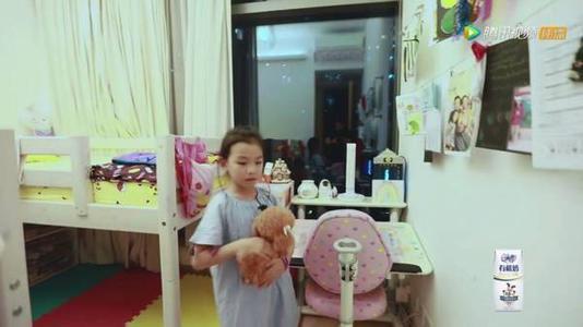 蔡少芬和张晋的家有多宽？HK房价寸土寸金，这确定是明星的家？