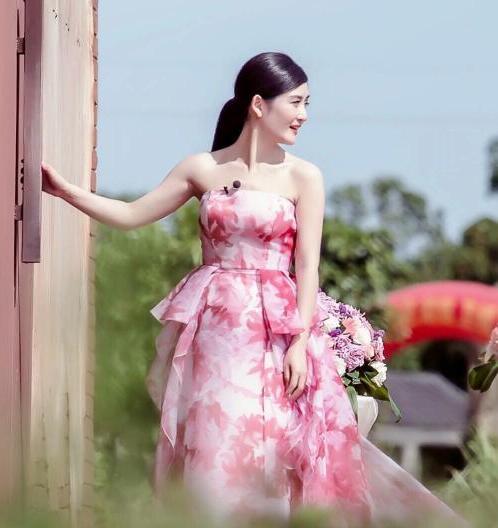 同样主持《快本》，谢娜那么走红吴昕那么无感，两人到底差了什么