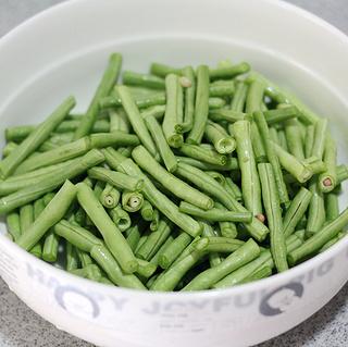 夏天吃不上火的，蒸令蔬菜-粉蒸豆角，不流失，糯香甜