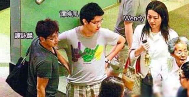 “坐拥双妻”谭咏麟，30年原配被抛弃，朱咏婷：