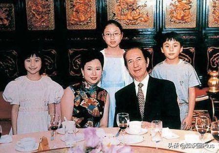 何鸿燊何氏家族悼文，留下四房十七杰，详细了