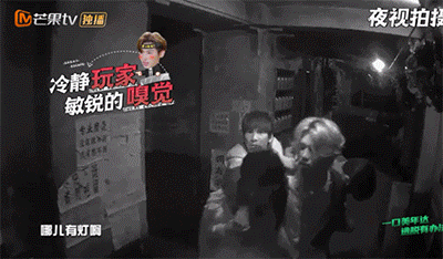 《密室大逃脱》黄明昊胳膊上挂了几个人？终究是忙内扛下了所有