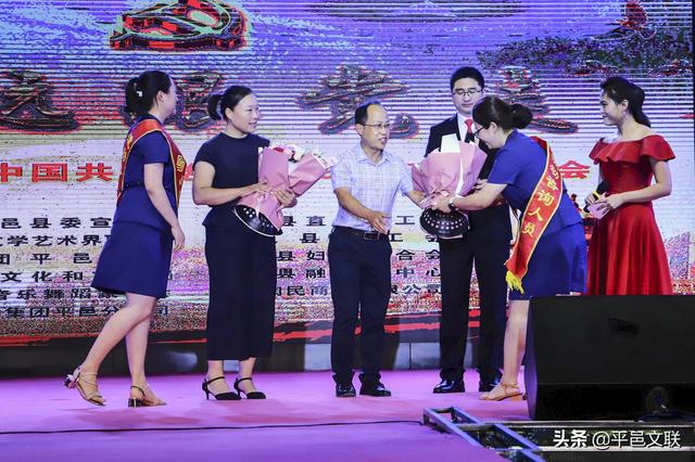 【新时代文明实践】金沙棋牌技巧县举办庆祝中国共产党成立99周年文艺晚会