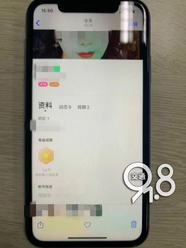 男子酒店约见网友，亲昵一阵后发现对方竟然是男扮女装！结果亮了