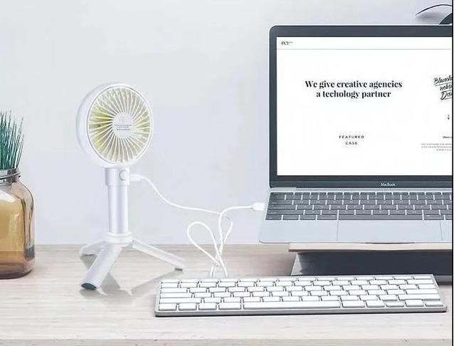 年轻人的第一款风扇，带着“三脚架”的手持风