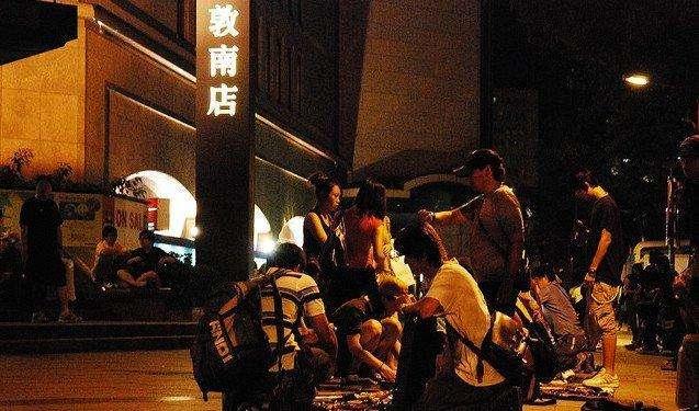 腾讯都摆地摊招聘？别急！想清楚这些在决定！