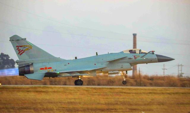 旧瓶装新酒，简化严重，防守有余，进攻不足的美制F16V战斗机