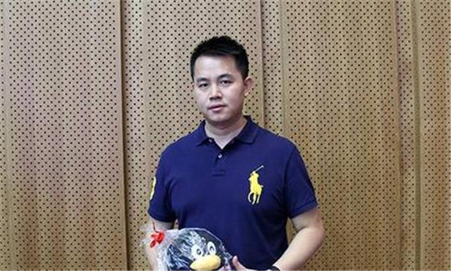 又一百亿富豪诞生！被嘲笑"乡巴佬"，弃文从商，如今公司深圳前十