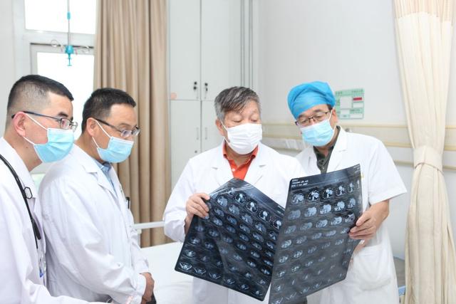 著名专家助力我院，外科手术稳上台阶