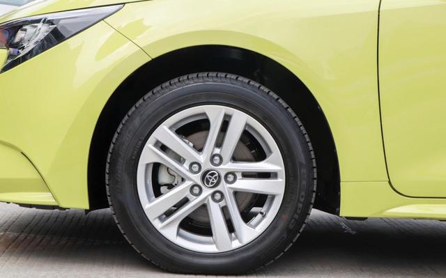 “低价高配”丰田车，凯美瑞的品质，油耗2毛