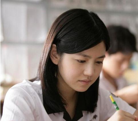 baby小龙女扮相与陈妍希比，于正这句夸人的话让粉丝不喜