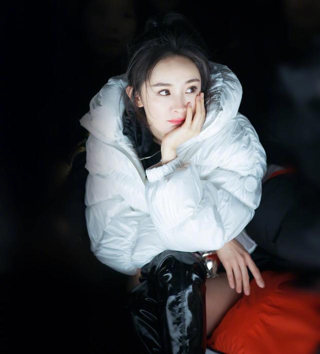 杨幂@宣传委员杨幂上线！发文王艺瑾和刘梦打Call 称其为嘉行选秀巅峰