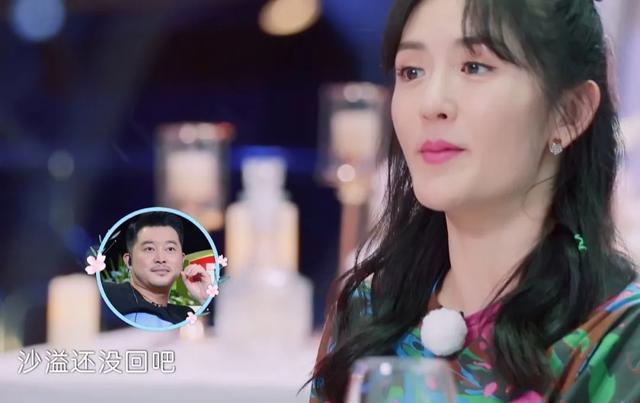 被沙溢“拉黑”冷处理，胡可表情无奈，二人疑似陷入感情危机？