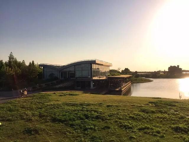 黄浦江以南的上海市松江区泖港镇：人口少、离