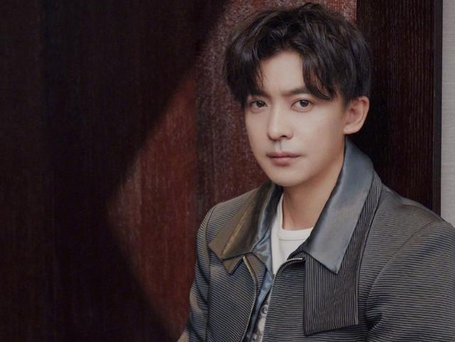 李佳航录制《婆妈》，看清素颜状态，我眼睛没花吧