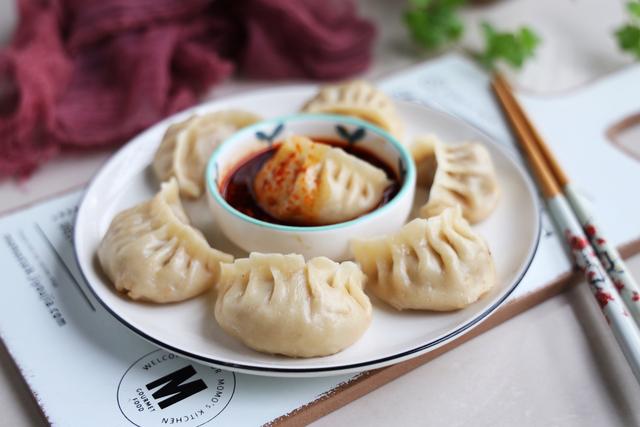 初伏吃饺子，最爱这种做法，鲜美营养，汤汁不流失，伏天吃真好