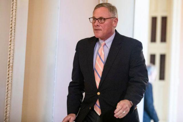 发国难财？美国官员疫情抛售股票被调查，暴跌前几周保住近千万