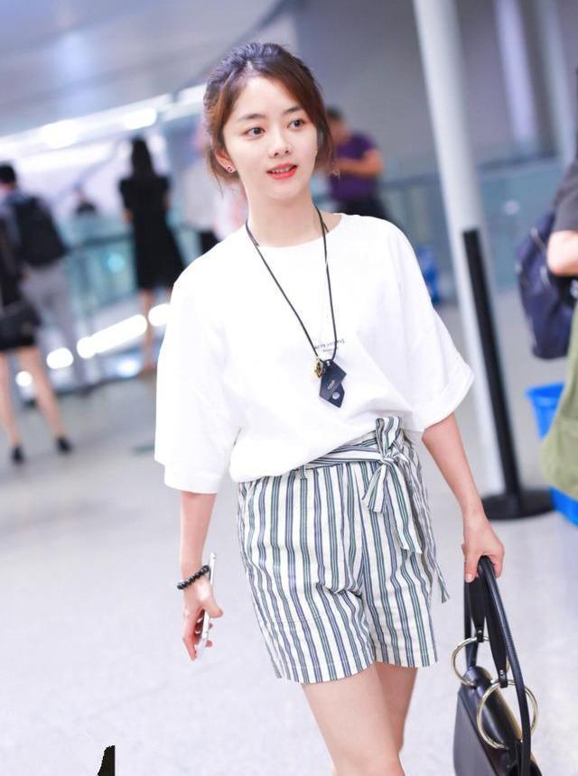 人人都想装嫩只有谭松韵想扮成熟，扎低马尾的谭松韵：我尽力了