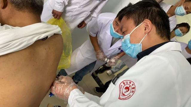 中医药健康扶贫国家中医医疗队到州中医医院开展巡回医疗活动纪实（二）