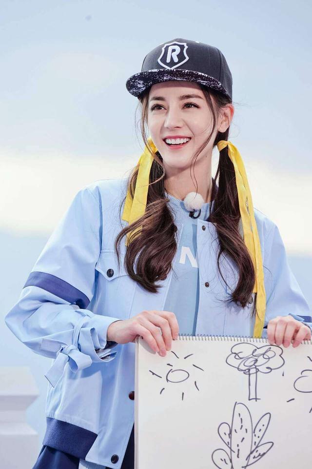 迪丽热巴被“骚扰式”求婚，粉丝举动令人惊愕