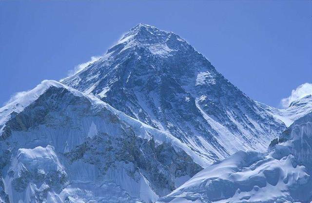 珠穆朗玛峰又高又冷，测量高度时究竟要怎么测？这个不得不服