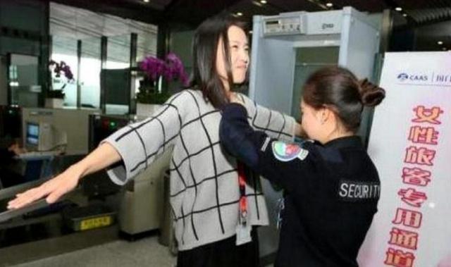 内部员工道出：通过安检时，女性的“隐私”能