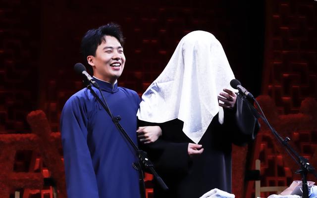 德云社“入不敷出”，少班主郭麒麟成劳模，连