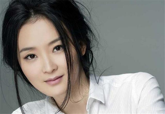 同是嫁入了豪门，刘涛用实力赢得尊重，而王艳却过得像一个保姆