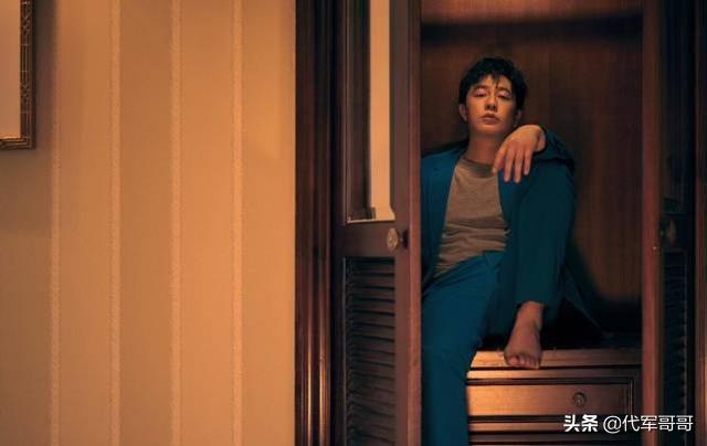 实力演技派演员，曾经年收入不足2万，如今44岁