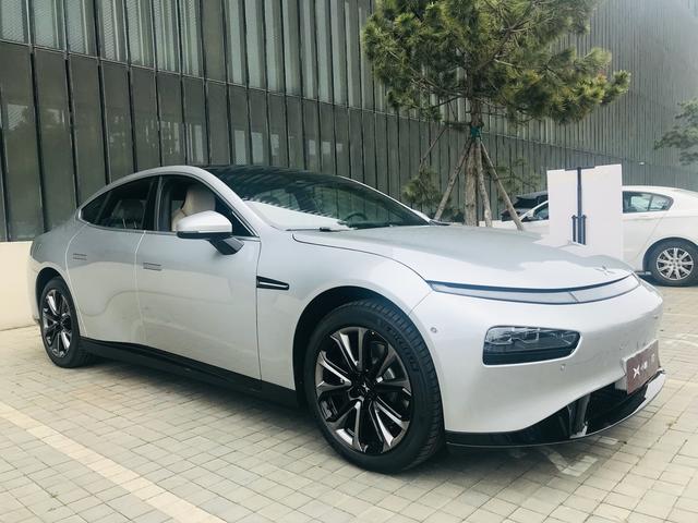 如7而智，超乎想象，超长续航智能轿跑小鹏P7登