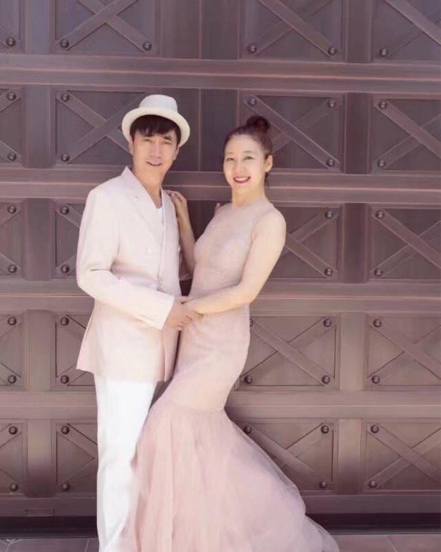 56岁范明：娶了大他6岁的女总裁，其豪宅犹如城堡一般，令人羡慕