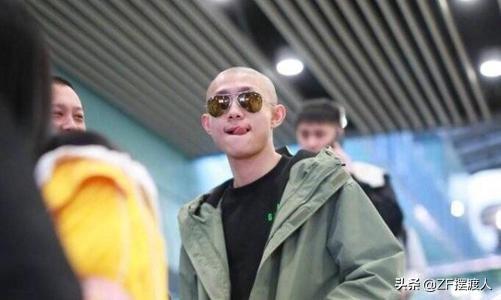 同样是光头，张卫健和葛优都还能接受，唯独他