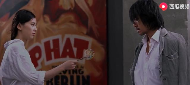 曾下跪拜师赵本山，黄圣依乘风破浪再次翻红，