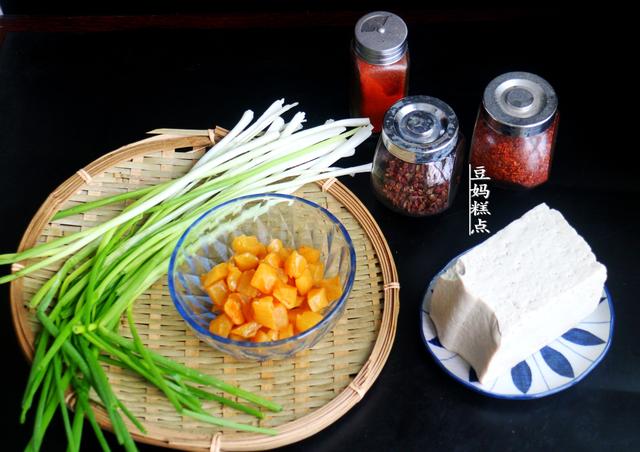 三伏天，学做香辣豆腐包子，简单易上手，又省时又好吃