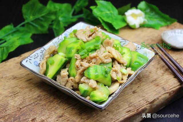 进入8月，吃红豆绿豆都不如吃这瓜，加肉炒鲜香味美，营养全面