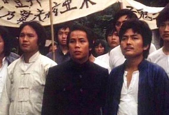 “火云邪神”梁小龙：单挑十几人，妻子却被泼