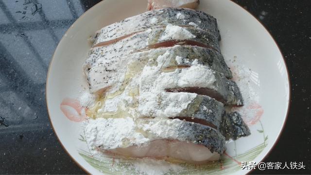 腐竹鱼腩煲：一锅夏季超下饭的美味，汁浓味香，米饭都要多煲一点