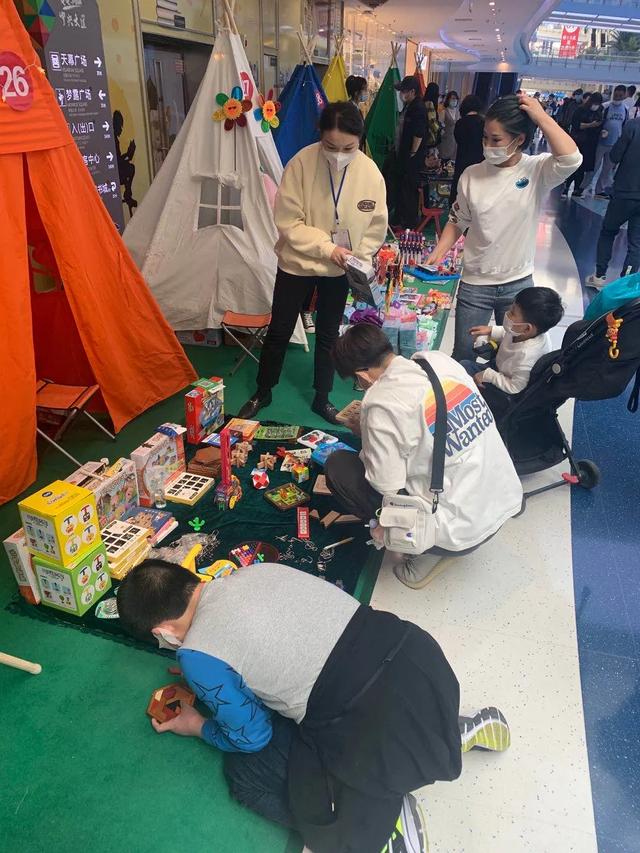 商场“接招”地摊经济，不但hold住而且还火了？